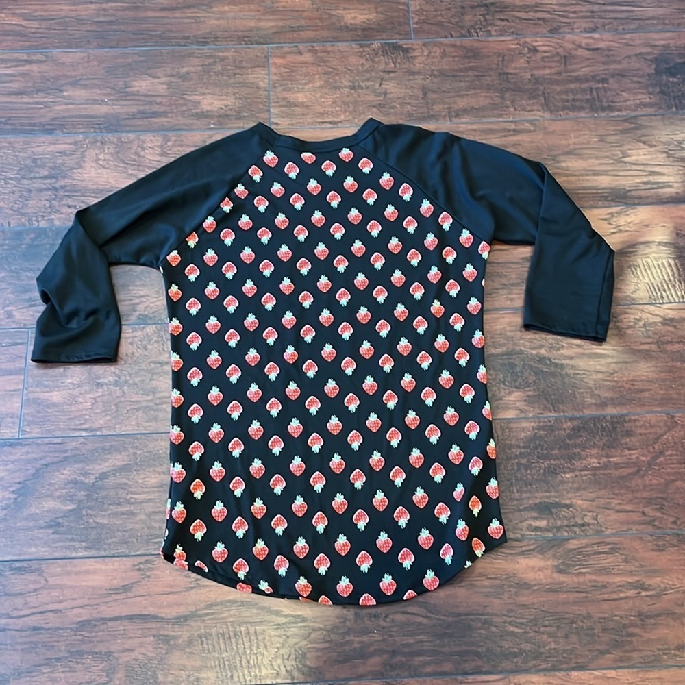 LuLaRoe small shirt strawberries - Picture 4 of 4